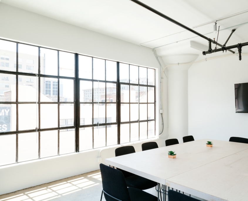 Instalación y mantenimiento - oficina con ventanal